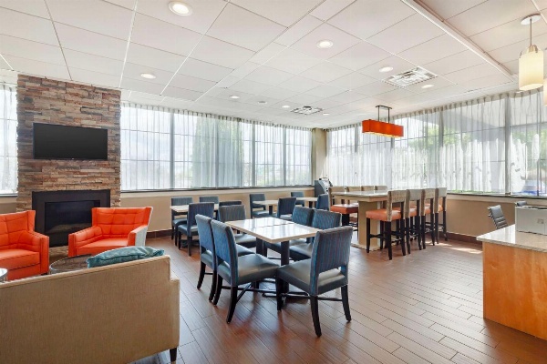 Best Western Hartford Hotel & Suites Main image
